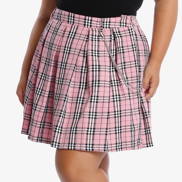 white skirt resort wear